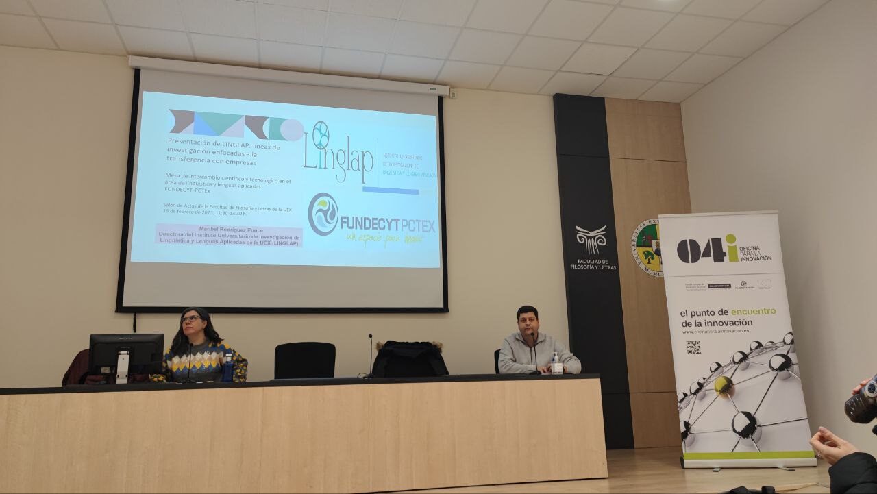 Mesa de intercambio científico y tecnológico en el área de lingüística